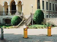 Traffic stopping posts and bollards strabuc 918